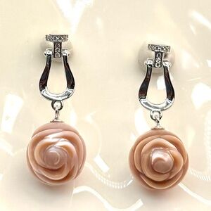EPE60 BlushPink 12-13mm EDISON Pearl Handcarved Rose DanglingEarrings 18KWG S925